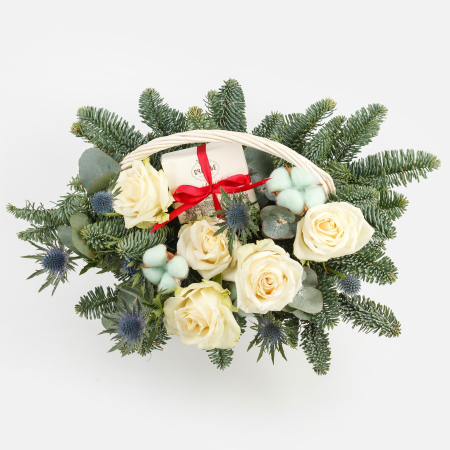 Букет в корзине Счастливая зима