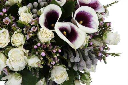 Букет Черничные ночи в корзине