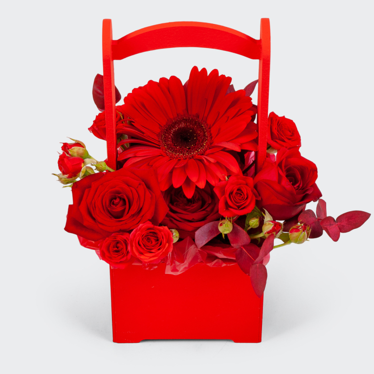 Композиция в ящике Алый знак