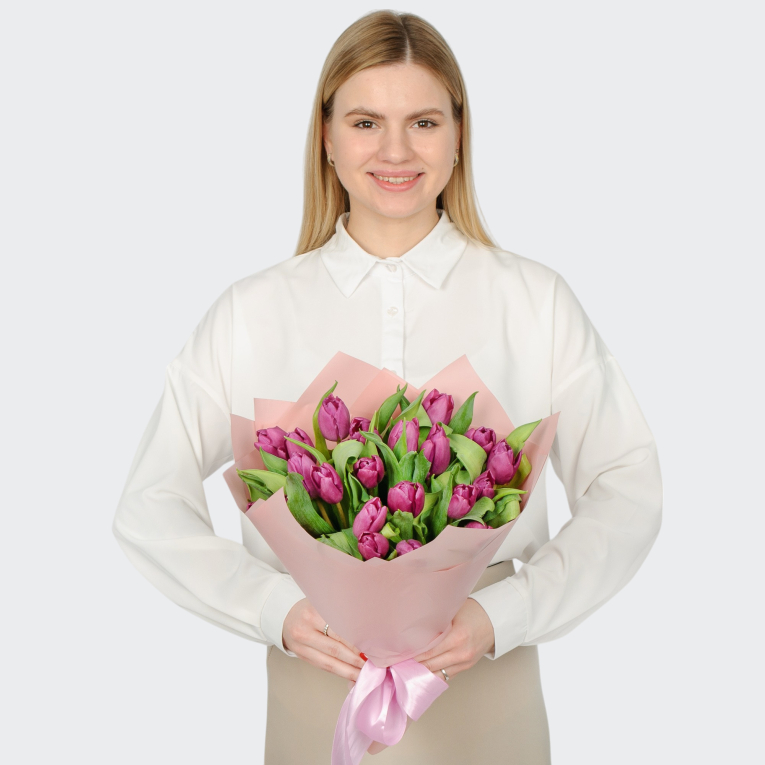 Букет 21 фиолетовый тюльпан