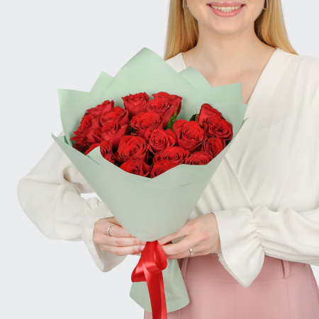 Букет  из 19 роз Лето красное