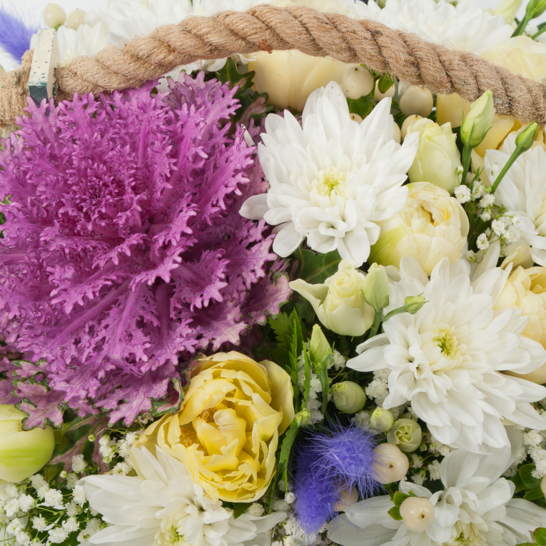 Букет в кашпо Свежая корзинка