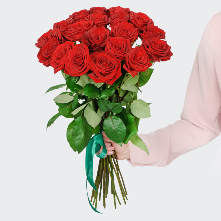 Букет 19 красных роз Ред Наоми (60 см)