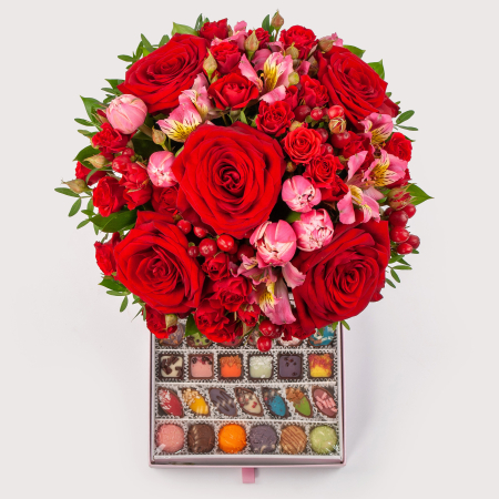 Букет в коробке Малиновый десерт