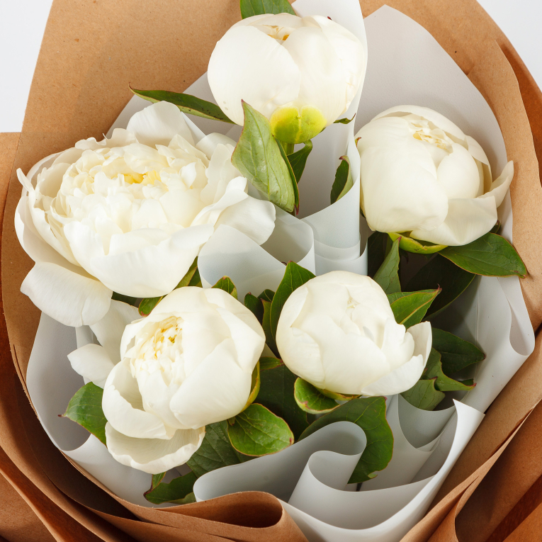 Букет из 5 пионов Улыбка ангела