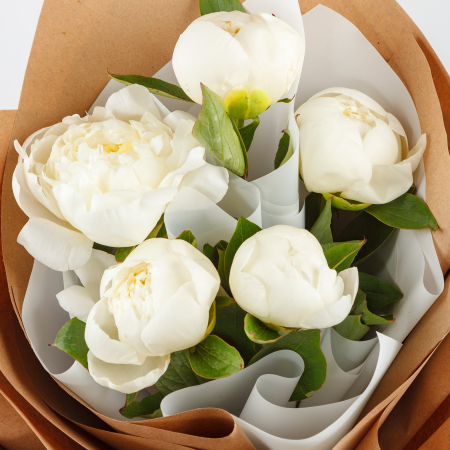 Букет из 5 пионов Улыбка ангела