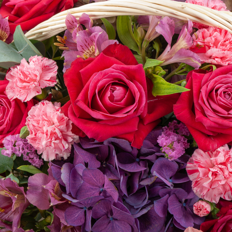 Букет в корзине Ночная серенада