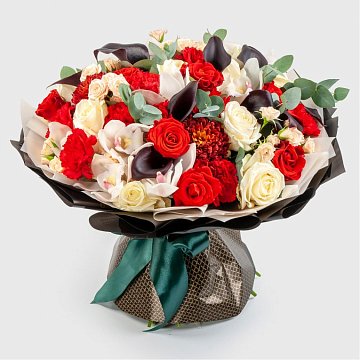 Букет с хризантемами сингл и розами кустовыми Сказочный мотив