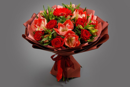 Букет с гиппеаструмами Жар-птица