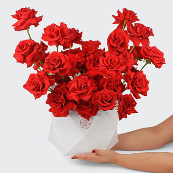 Букет в коробке Валентинка (35 роз) Букет в коробке Валентинка (35 роз)