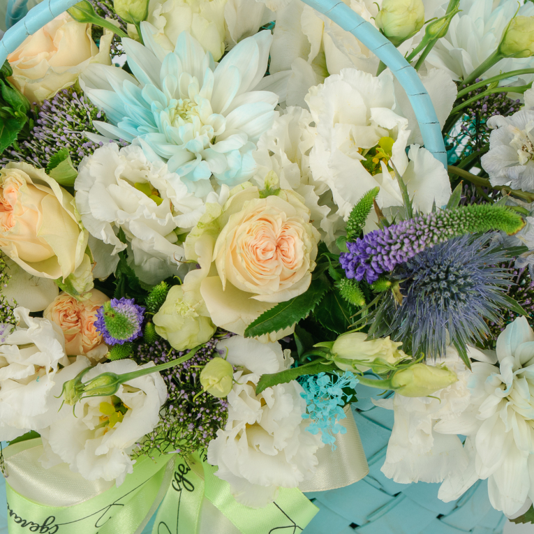 Букет в корзине Небо и облака