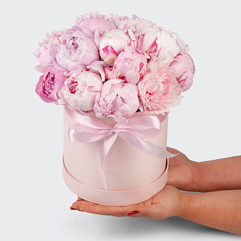 Цветы в коробке 15 комплиментов