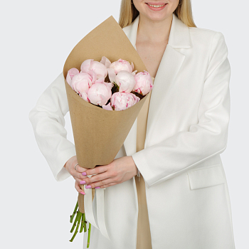 Букет из 7 пионов Страна грез