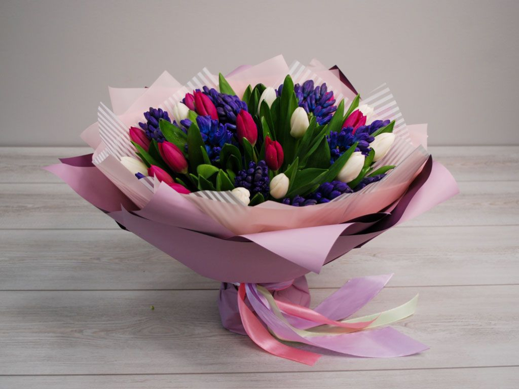 Букет с гиацинтами и тюльпанами Одиссея