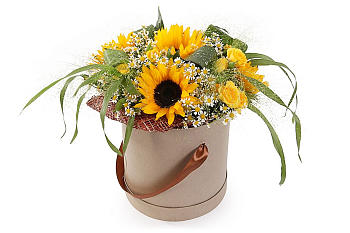 Букет с подсолнухами Лето в подарок в коробке