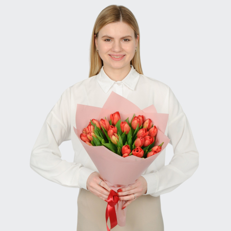 Букет 25 красных тюльпанов