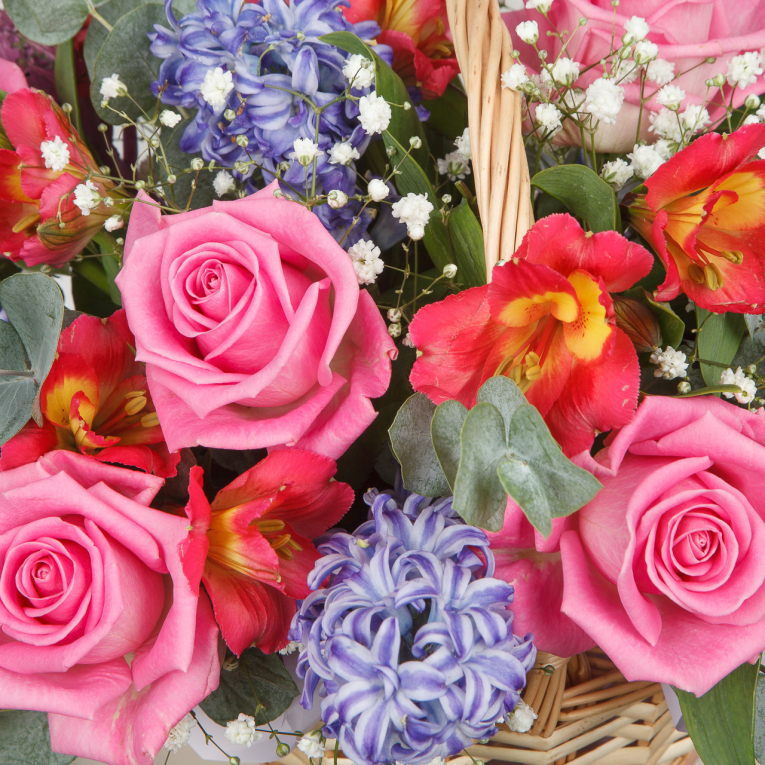 Букет в корзине Поцелуй ветра