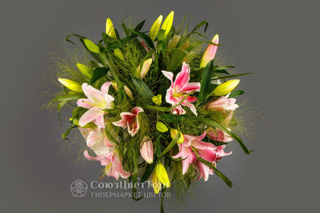 Букет с лилиями Беатриче