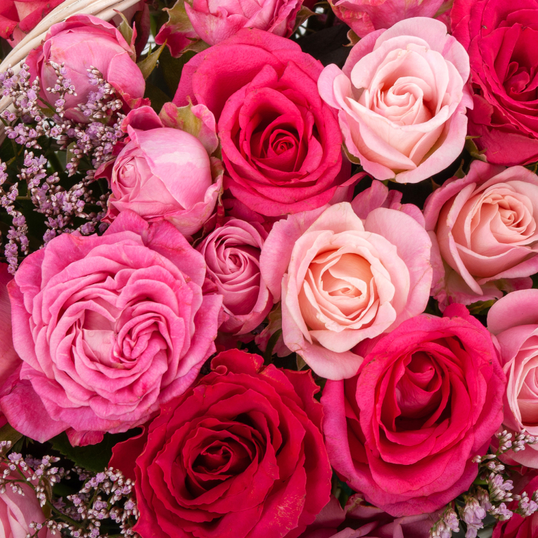 Букет в корзине Ласковая роскошь