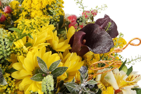 Букет с хризантемами Солнышко проснулось