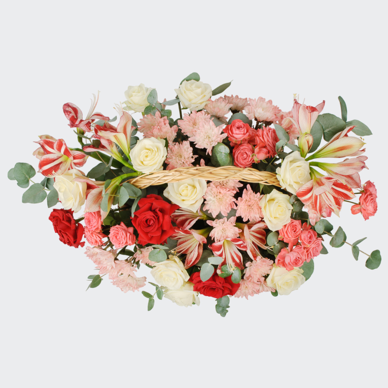 Букет в корзине Лето кончится не скоро