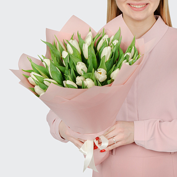 Букет 35 белых тюльпанов