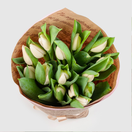 Букет 15 тюльпанов Слова любви, белые