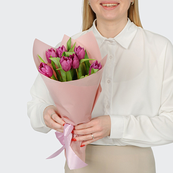 Букет 7 фиолетовых тюльпанов