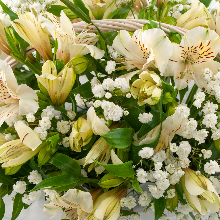 Букет в корзине Облака над головой