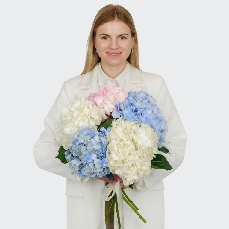 Букет 5 гортензий Цветочные облака