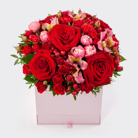 Букет в коробке Малиновый десерт