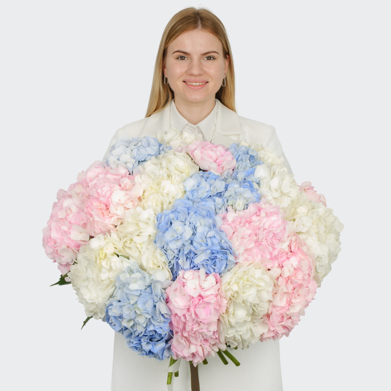 Букет 21 гортензий Цветочные облака