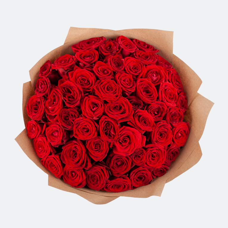 Букет из 51 розы в крафте Красная молния