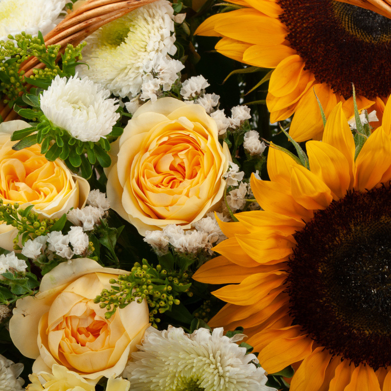 Букет в корзине Солнце в небесах