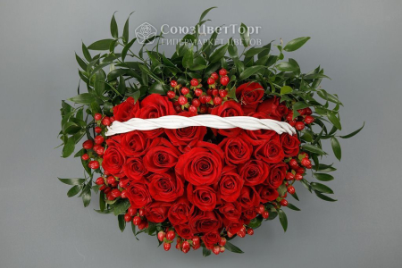 Композиция в корзине Сердце розы