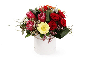 Букет Цветочное ассорти в шляпной коробке Букет Цветочное ассорти в шляпной коробке