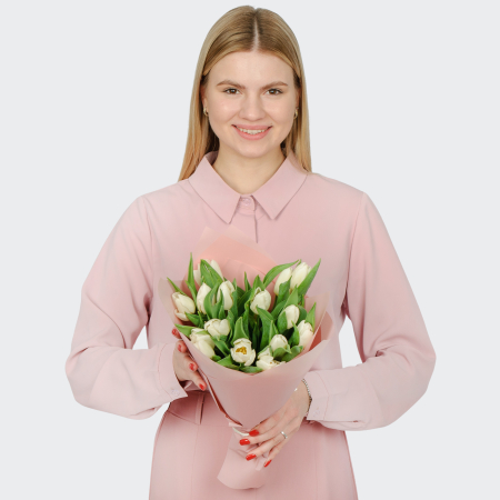 Букет 15 белых тюльпанов