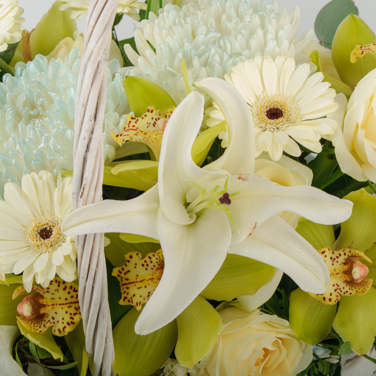 Букет в корзине Королевство полной луны