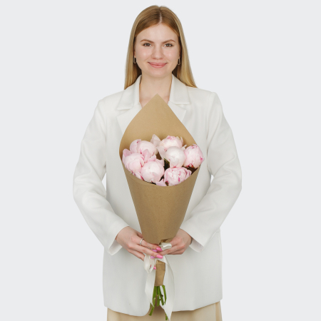 Букет из 7 пионов Страна грез