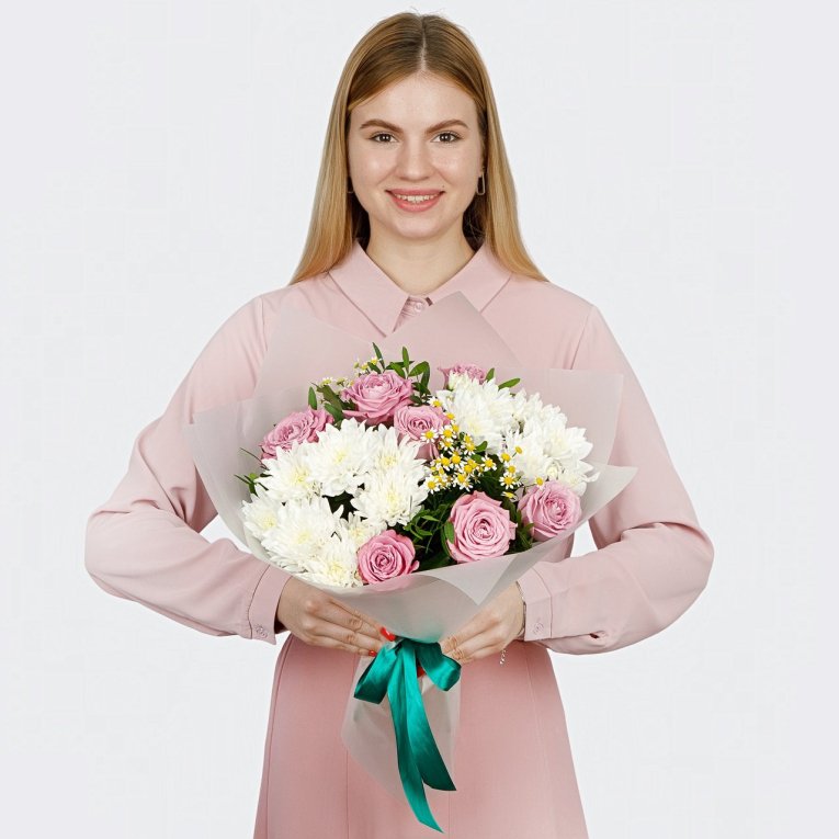 Букет с розами и хризантемами Сиреневая тишина