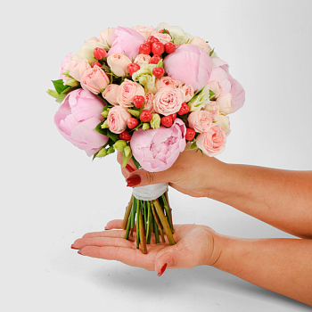 Букет невесты с пионами Николь