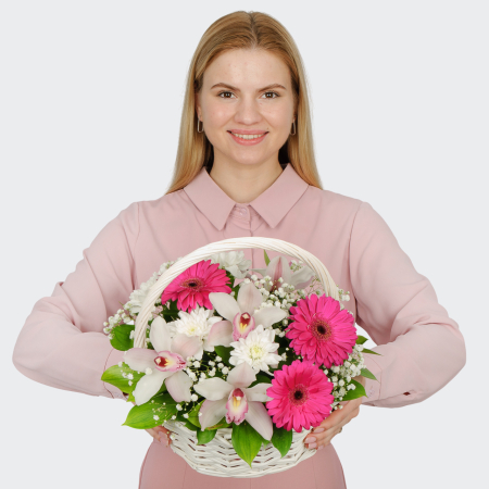 Букет в корзине Танец лепестков