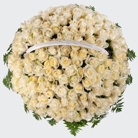 Композиция из роз Облако в корзине