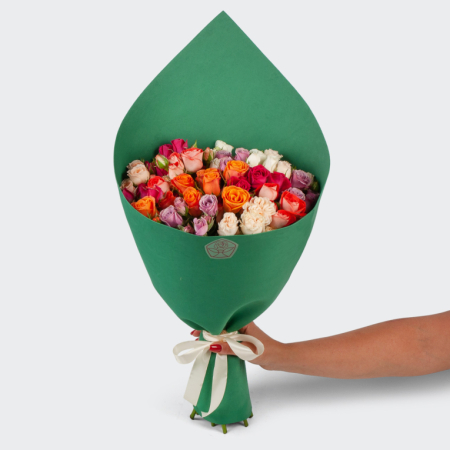 Букет 15 кустовых роз в фоамиране