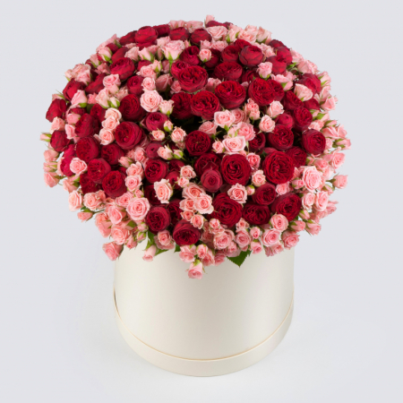 Букет в коробке Поцелуй рыцаря (101 роза)