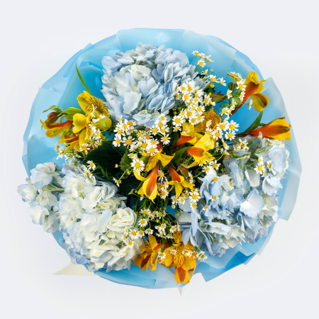 Букет с гортензиями Озерный край