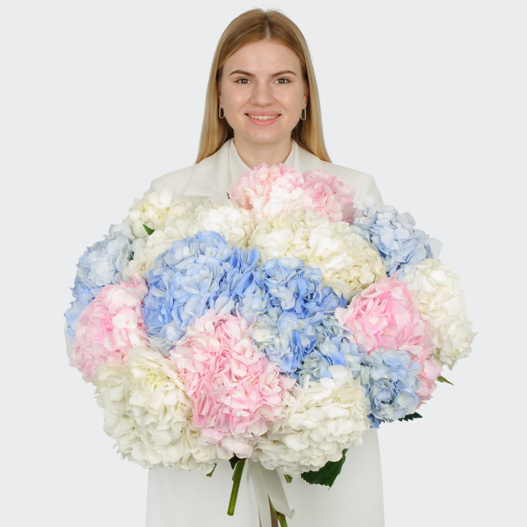 Букет 15 гортензий Цветочные облака