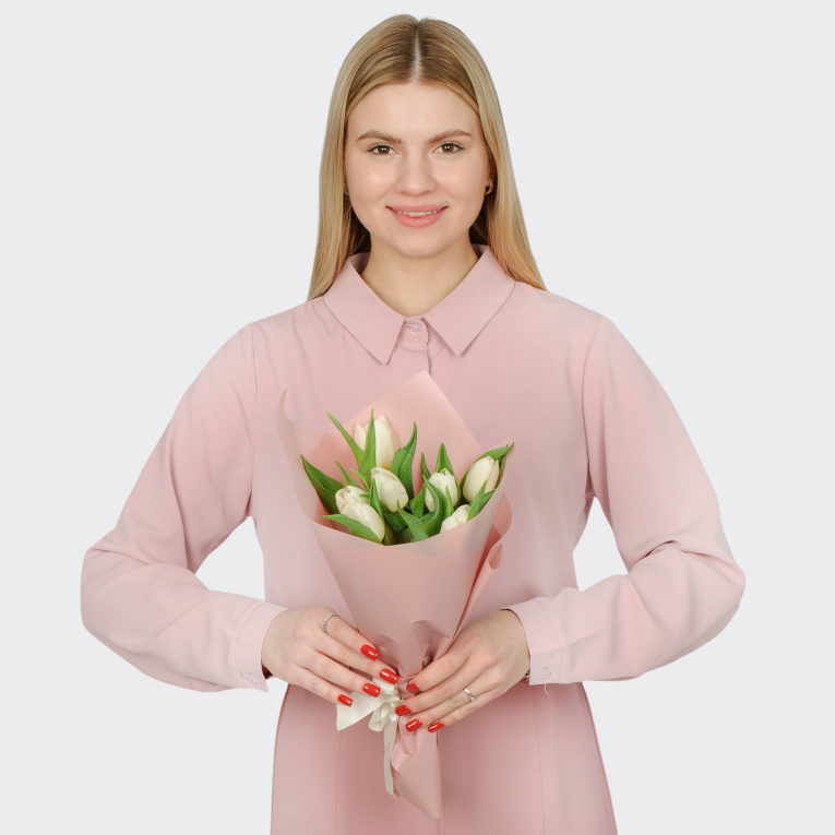 Букет 7 белых тюльпанов