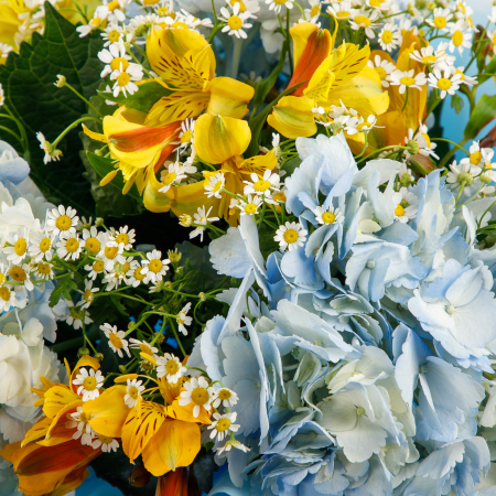 Букет с гортензиями Озерный край