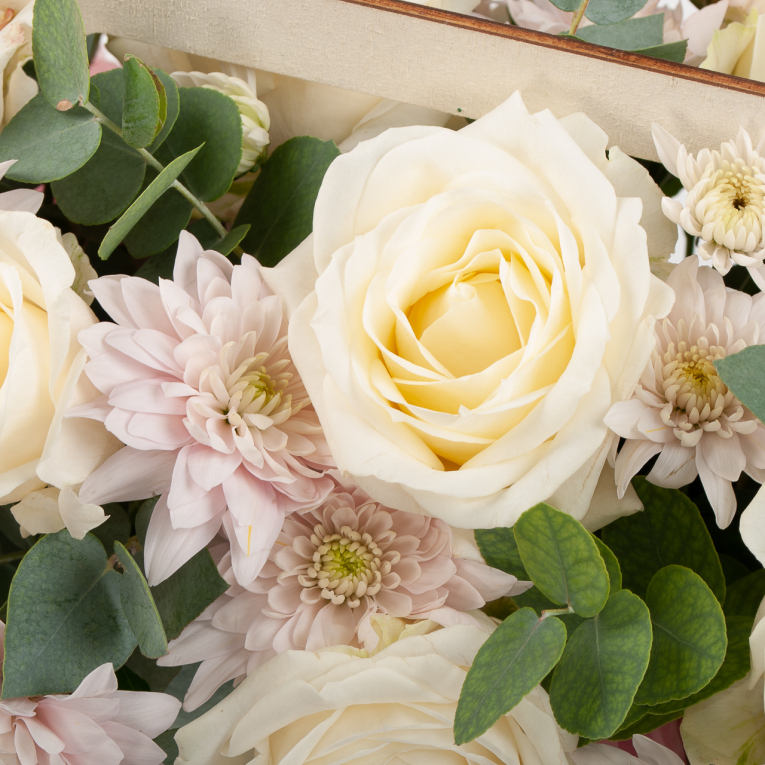 Букет в кашпо Небесная любовь